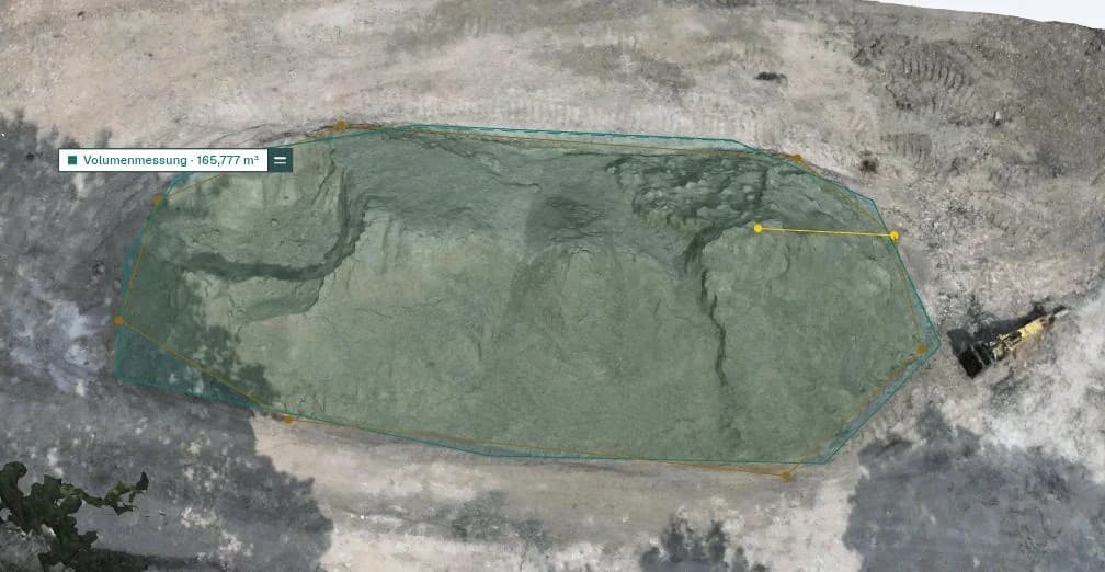 Volumenmessung in PixAtlas: umrandetes Haufwerk mit berechneten 165.777 m³